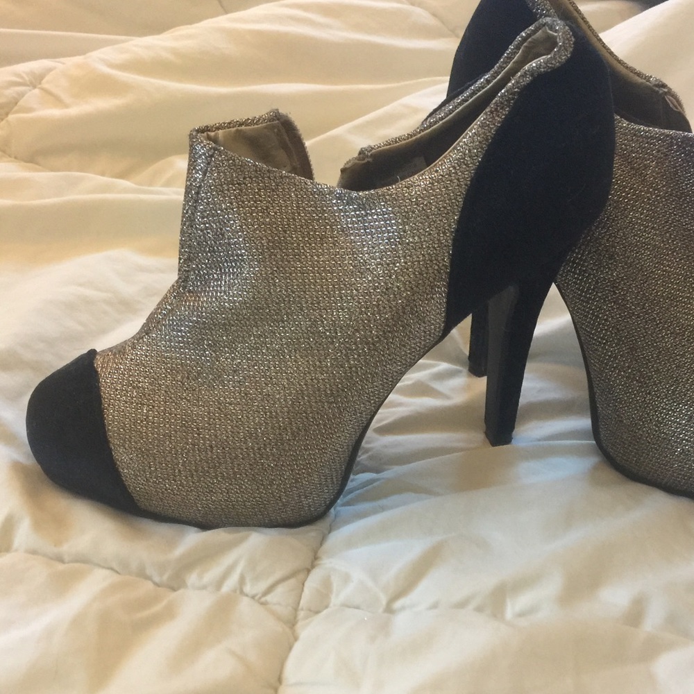 Sparkle Booties NWOT - Picture 4 of 5